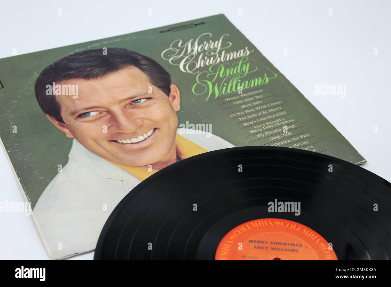 Merry Christmas ist das zweite Weihnachtsalbum des amerikanischen Popsängers Andy Williams. Album auf Schallplatten-LP-Disc. Stockfoto
