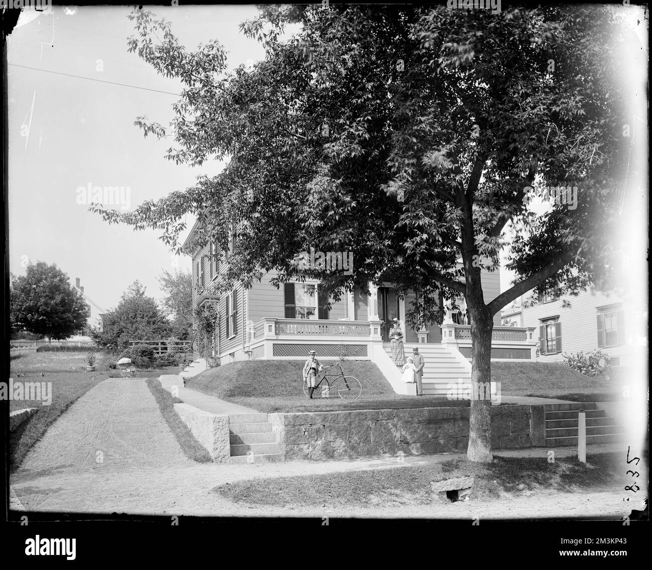 Peabody, 102 Lowell Street, Albert H. Merrill House, Houses, Families. Frank Cousins Glass Plate Negatives Collection Stockfoto