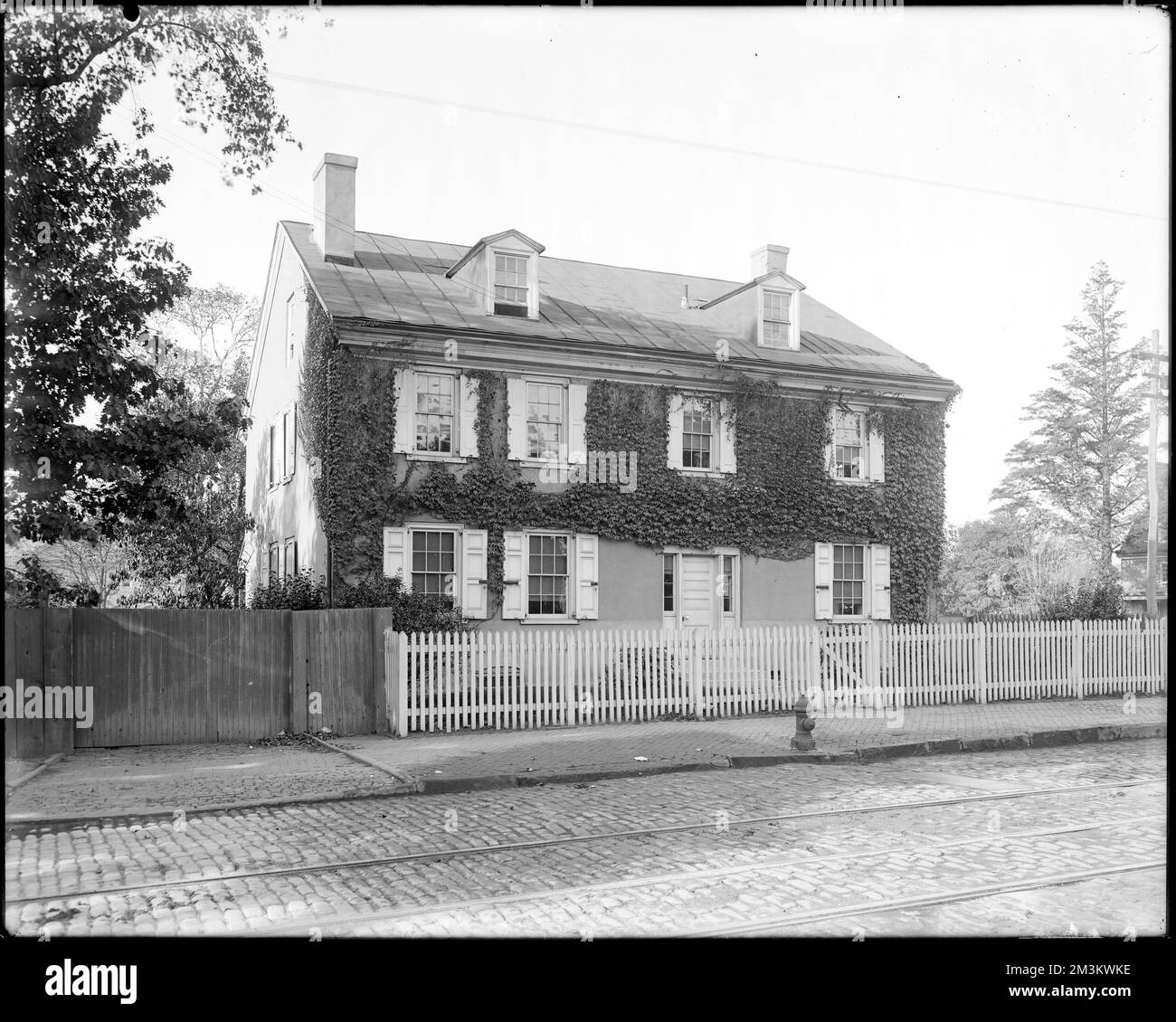 Philadelphia, Pennsylvania, 4840 Germantown Avenue, Wagner House , Houses, Straßenbahngleise. Frank Cousins Glass Plate Negatives Collection Stockfoto