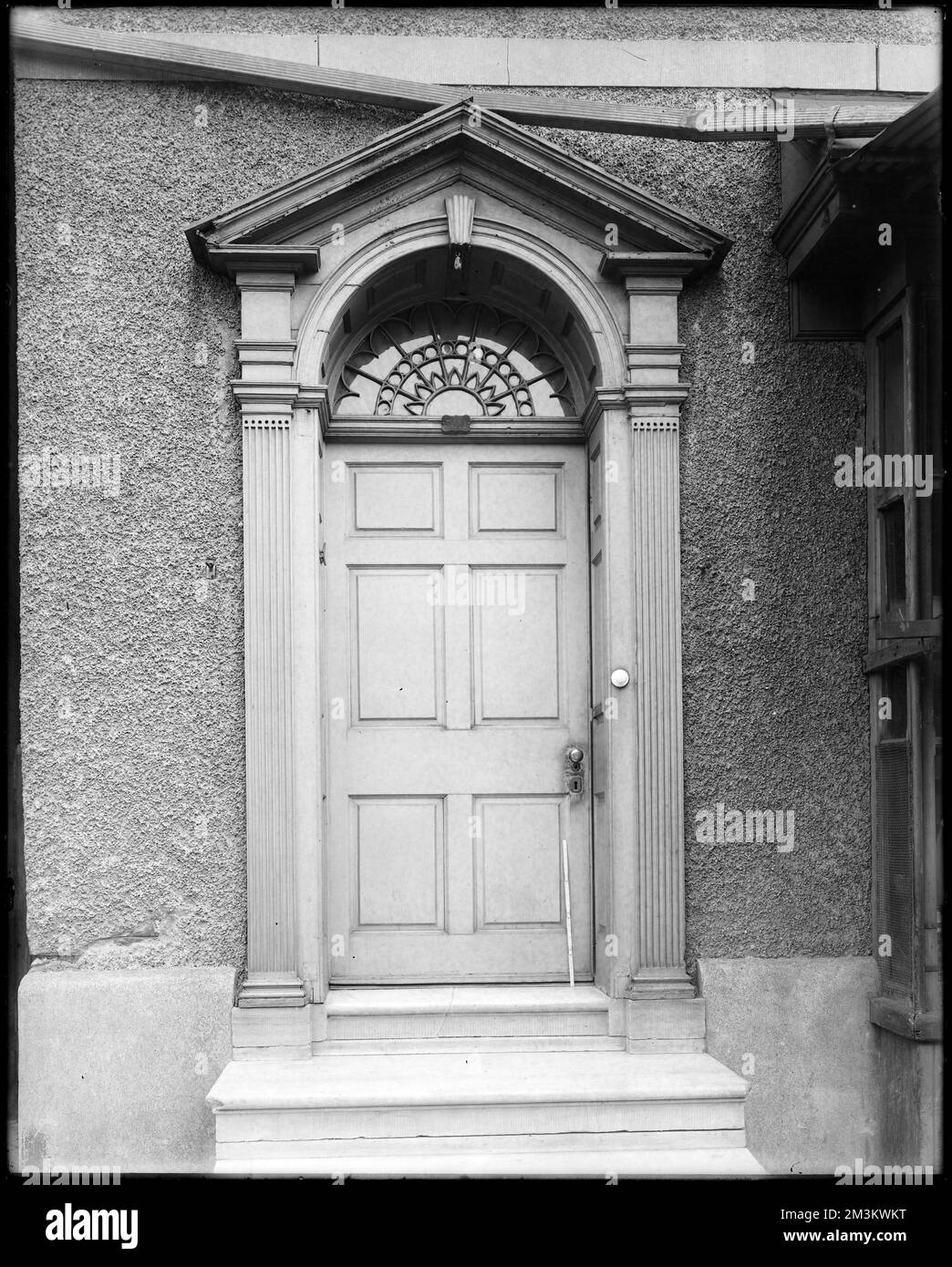 Philadelphia, Pennsylvania, 5011 Germantown Avenue, Außenansicht, Tür, Königliches Haus, Häuser, Türen und Türöffnungen. Frank Cousins Glass Plate Negatives Collection Stockfoto