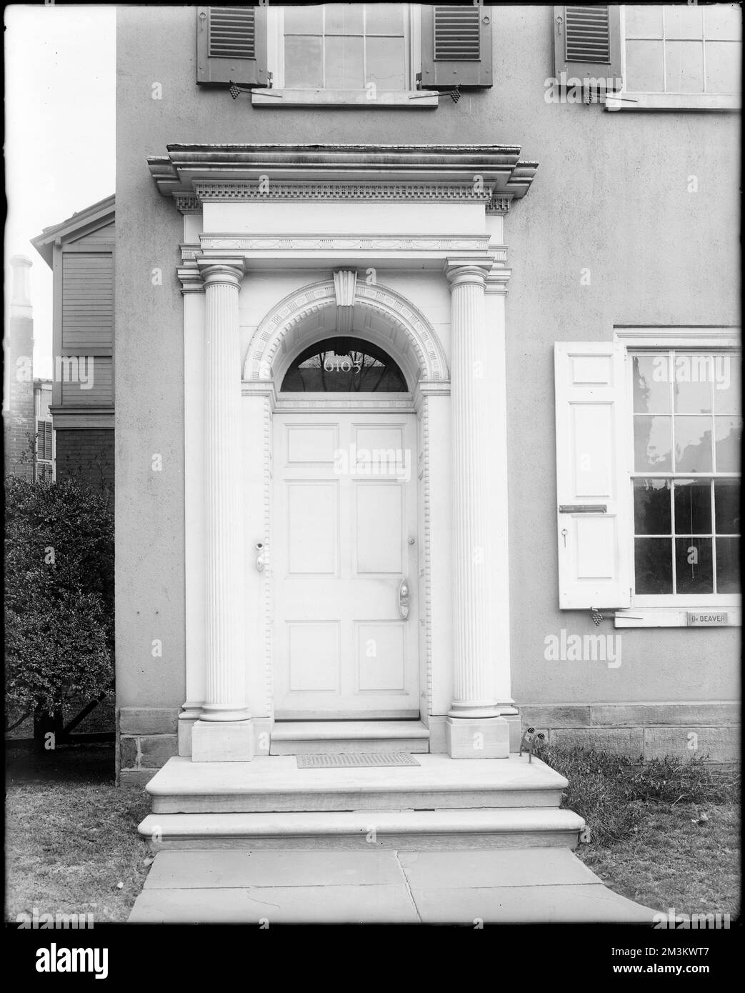 Philadelphia, Pennsylvania, 6195 Germantown Avenue, Außenansicht, Tür, Unbekanntes Haus, Häuser, Türen und Türen. Frank Cousins Glass Plate Negatives Collection Stockfoto