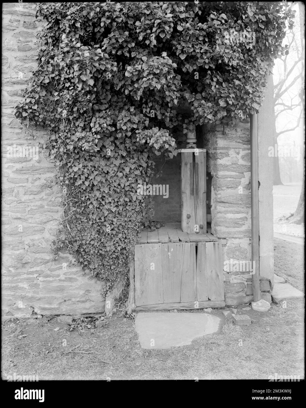 Philadelphia, Pennsylvania, 6401 Germantown Avenue, Exterieur, Pumpe, Benjamin Chew House, Houses, Pumps, Chew, Benjamin, 1722-1810. Frank Cousins Glass Plate Negatives Collection Stockfoto