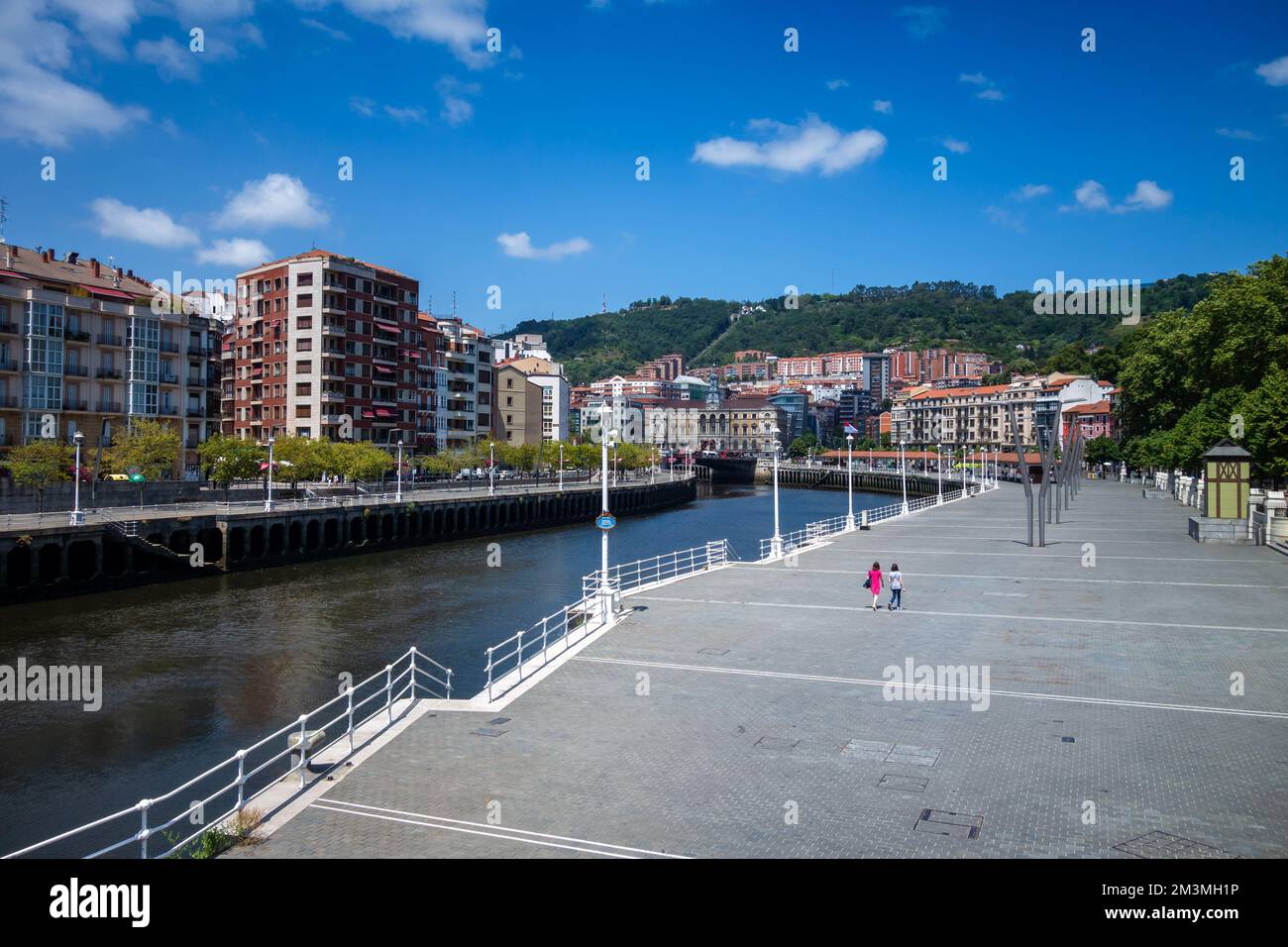 Kais des Nervion in Bilbao, Baskenland, Spanien Stockfoto