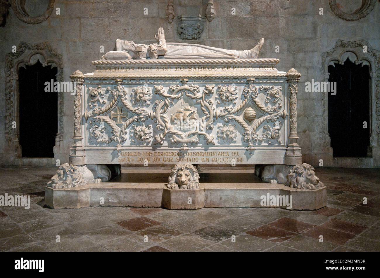 Grab (vom Bildhauer Costa Mota) des portugiesischen Entdeckers Vasco da Gama (1469-1524), Kirche Santa Maria de Belem, Kloster Jeronimos, Lissabon, Portugal Stockfoto
