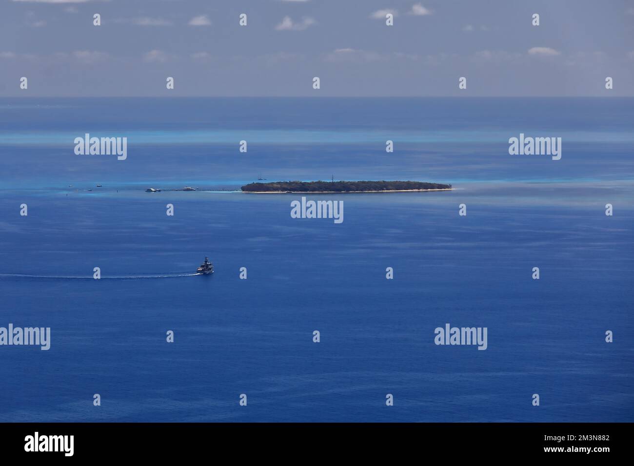 344 Uhr Luftaufnahme von Green Island-Dabuukji im Great Barrier Reef neben Cairns. Queensland-Australien. Stockfoto