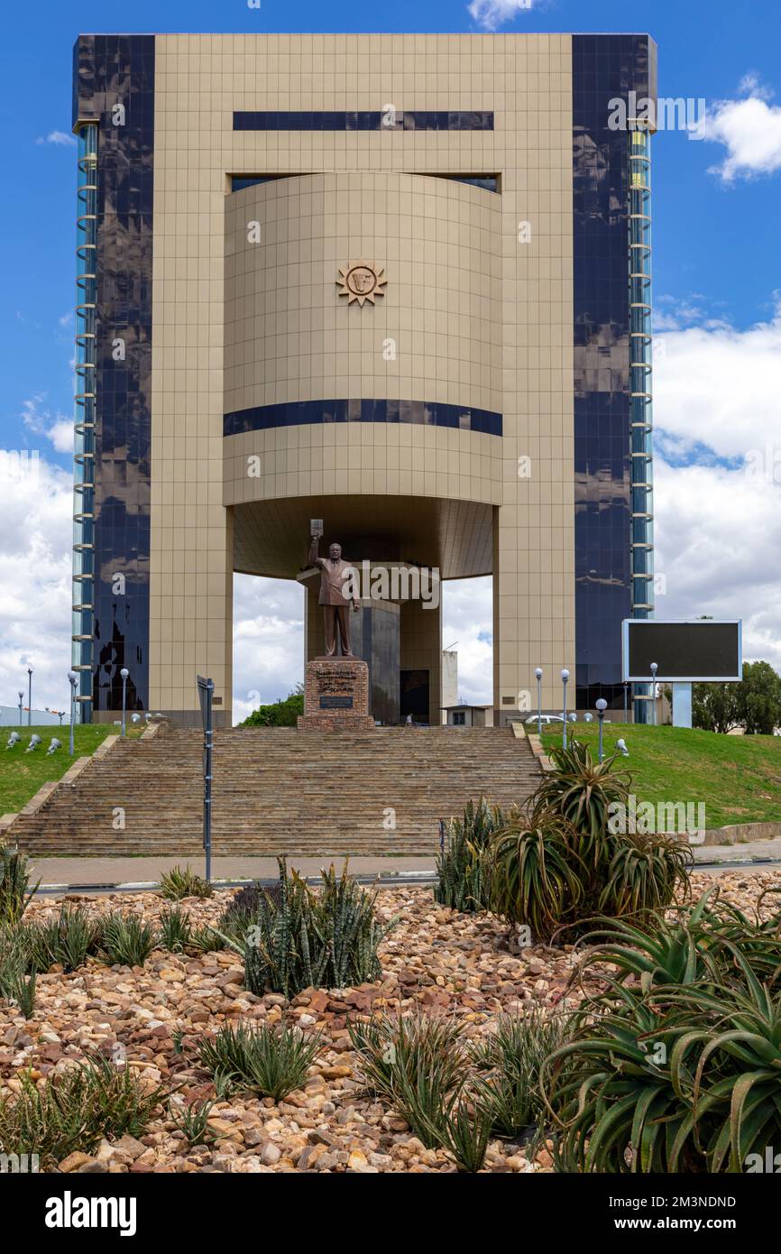 Museum in Windhoek. Sam Nujoma Monument vor dem Independence Memorial Museum in Windhoek, Namibia. Afrika. Stockfoto