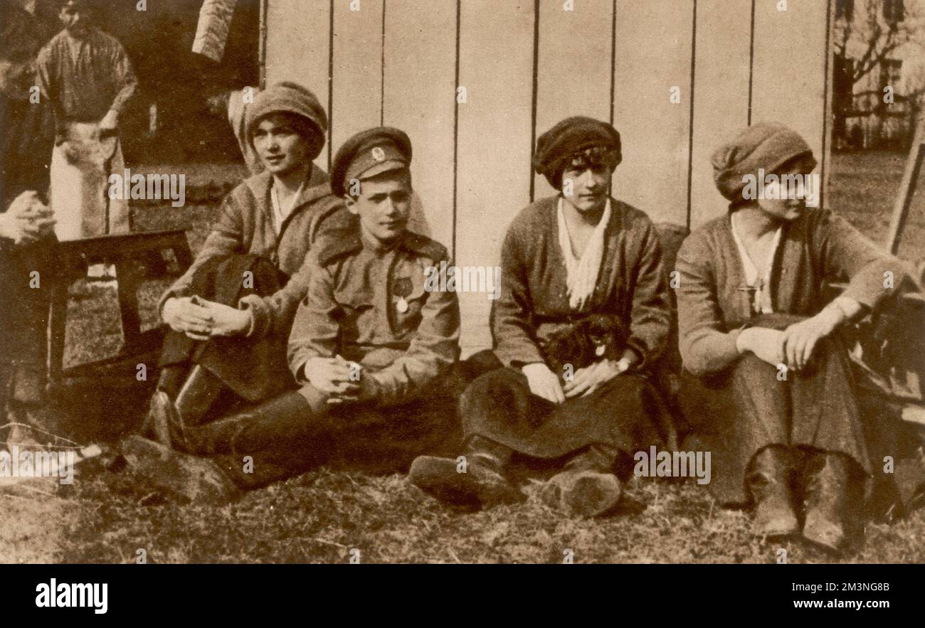 Mitglieder der russischen Kaiserfamilie während ihrer Gefangenschaft Stockfoto