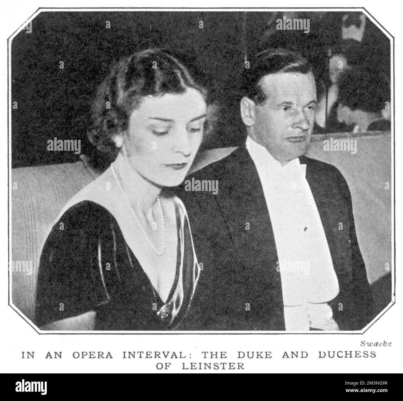 Der Herzog und die Herzogin von Leinster zur Grand Opera Saison im Covent Garden. Die Herzogin von Leinster heiratete den Herzog im Dezember 1932 und war zuvor Frau Van Neck. Datum: 1933 Stockfoto