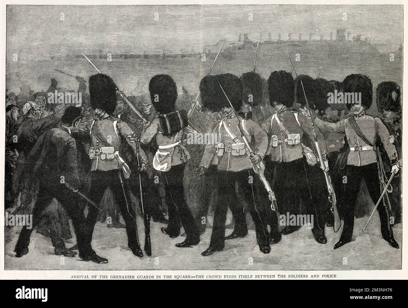 Am 13. November 1887 wurde eine von der Sozialdemokratischen Föderation und der irischen Nationalliga am Trafalgar Square in London organisierte Demonstration zu einem Aufstand, nachdem Polizei und Truppen versucht hatten, sie aufzulösen. Hier kommen die Grenadier-Wachen am Trafalgar Square an und fahren die Menschenmassen auf den Bürgersteig, wo die Polizei wartete. Stockfoto