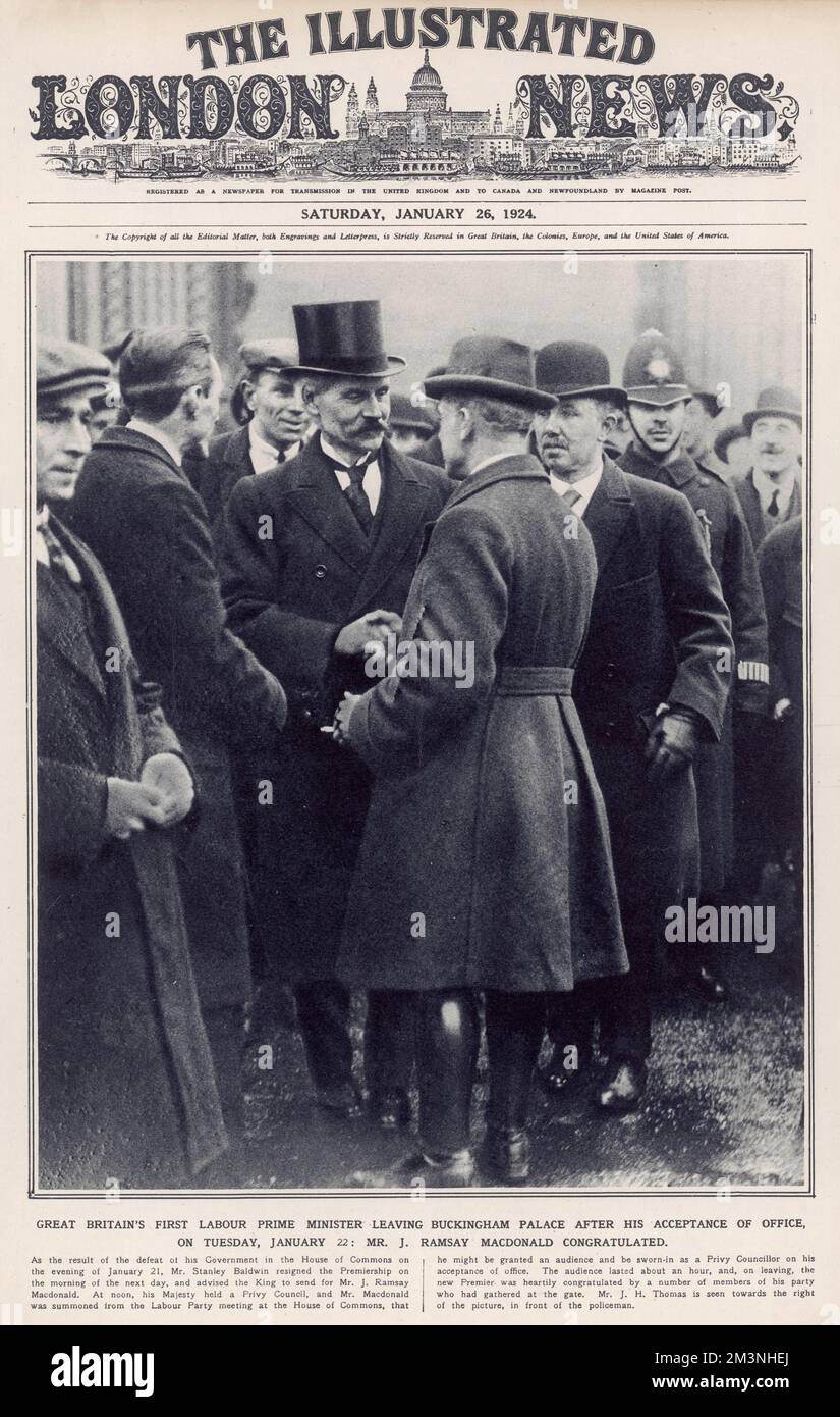 Titelseite der illustrierten London News, auf der J. Ramsay Macdonald, Großbritanniens erster Labour-Premierminister, zum Verlassen des Buckingham Palace gratuliert wird, wo er sein Amt annahm. Datum: 1924 Stockfoto
