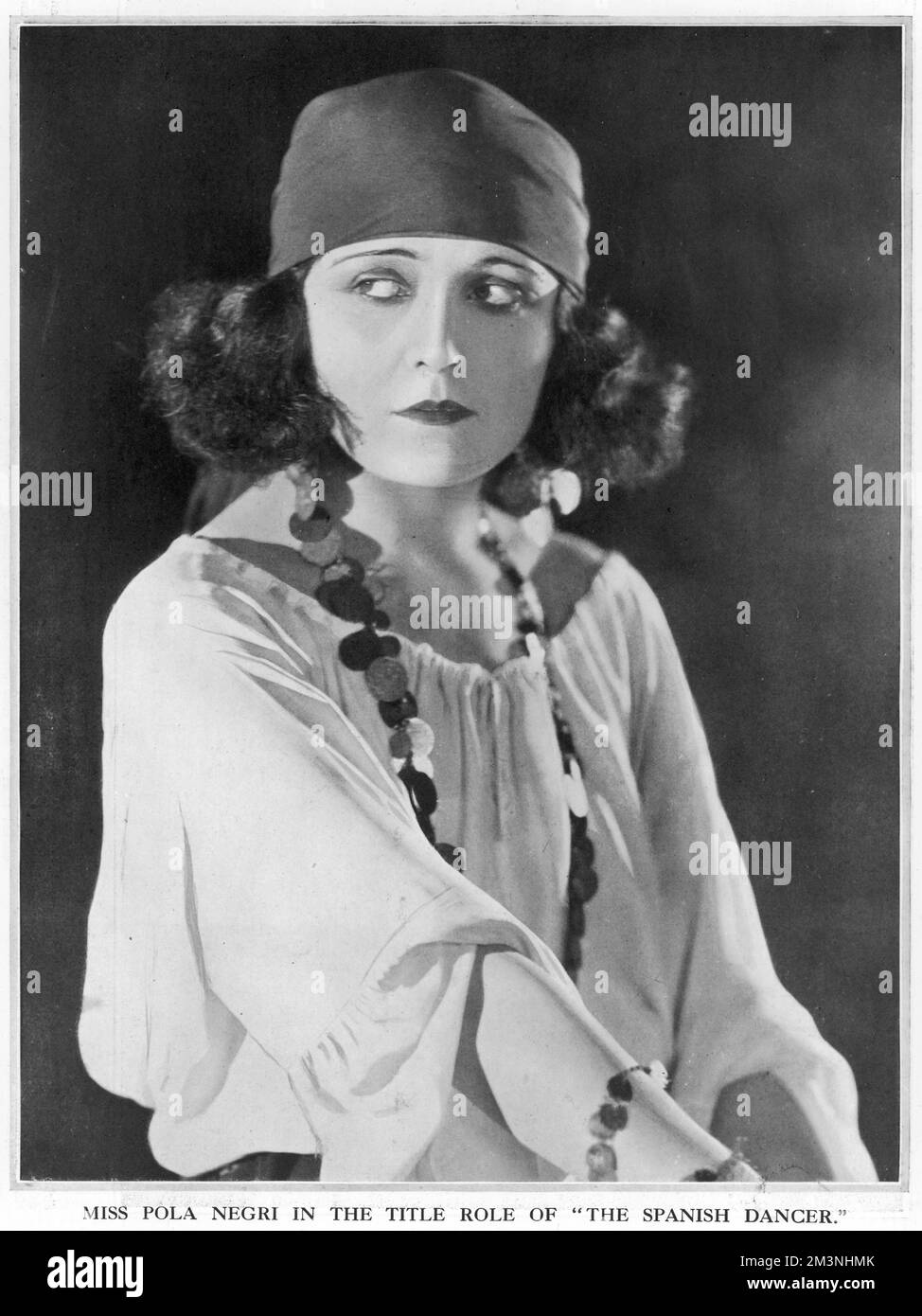 POLA NEGRI (Barbara Apolonia Chalupiec) im Jahr 1924, polnische Filmdarstellerin, die sich auf femme fatale Rollen in Stummfilmen spezialisiert hat. Hier sehen Sie die Titelrolle „The Spanish Dancer“, ein tanzendes Mädchen und Zigeuner-Wahrsagerin, die einen König verzaubert hat. 1897 - 1987 Stockfoto