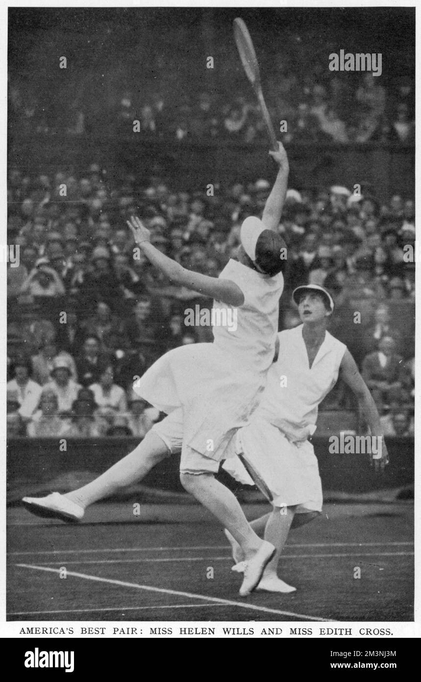 Miss Helen Wills Moody und Miss Edith Cross, amerikanische Tennispartner, die 1929 auf dem Platz in Wimbledon in Aktion gezeigt wurden. Datum: 1929 Stockfoto