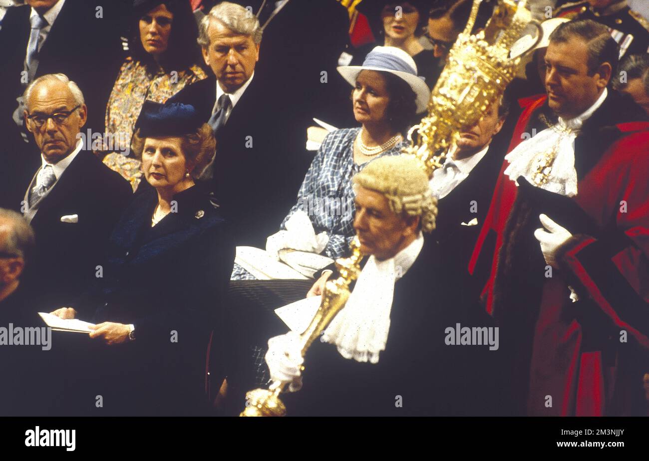 Premierministerin Margaret Thatcher, zusammen mit ihrem Mann Denis, unter den Gästen der Hochzeit von Prinz Charles und Lady Diana Spencer in der St Paul's Cathedral am 29. Juli 1981. Datum: 1981 Stockfoto