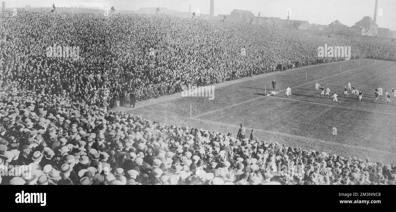 Das neue Terrain in Murrayfield wurde durch Schottlands ersten Gewinner der internationalen Meisterschaft (gegen England) seit 1907 vor einer Rekordzahl von 60.000 eröffnet. Datum: 1925 Stockfoto