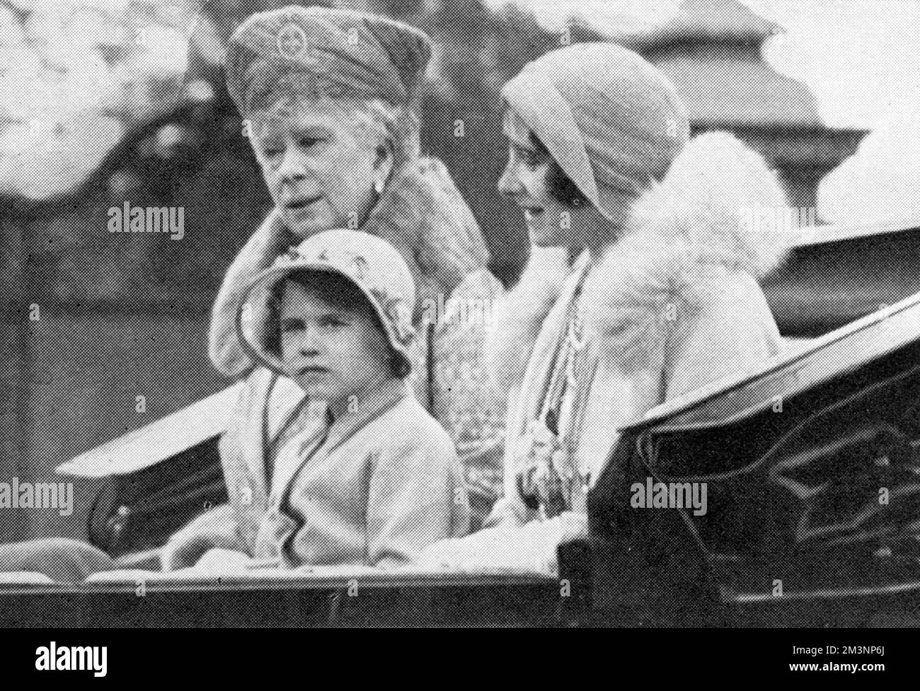 Königin Mary, Herzogin von York und Prinzessin Elizabeth auf dem Weg zum Trooping der Farben. Datum: 1931 Stockfoto