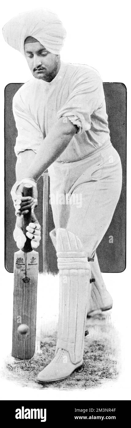 Maharajah Bhupinder Singh von Patiala (1891 - 1938) beim Cricket spielen. Der Maharadscha, der vielleicht am besten für seine Extravaganz bekannt ist, arbeitete dennoch für die Verbesserung der sozialen Bedingungen in seinem Königreich. Er war auch ein großer Förderer des Sports und ein erstklassiger Cricketspieler. Er leitete das indische Cricket-Team, das 1911 nach England reiste und als Mitglied des Marylebone Cricket Club spielte. Datum: 1909 Stockfoto
