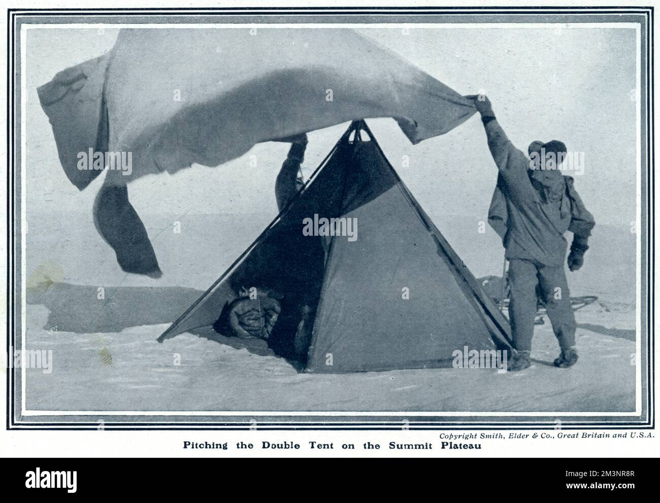 Das Doppelzelt, das Captain Scott auf seiner letzten Reise zum Südpol benutzte, 1910 - 1912, auf einem Foto von Lieutenant H. R. Bowers auf dem oberen Plateau. Datum: 1913 Stockfoto