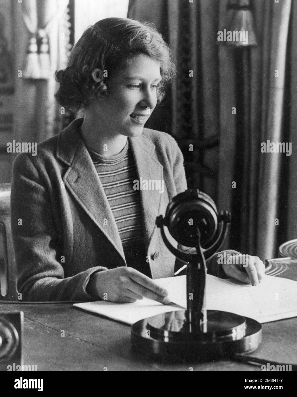 Prinzessin Elizabeth (Königin Elizabeth II.) hat am 11. Oktober 1940 ihre erste Radiosendung an britische Kinder gesendet, die ins Ausland in die Vereinigten Staaten und Kanada evakuiert wurden. Datum: 1940 Stockfoto