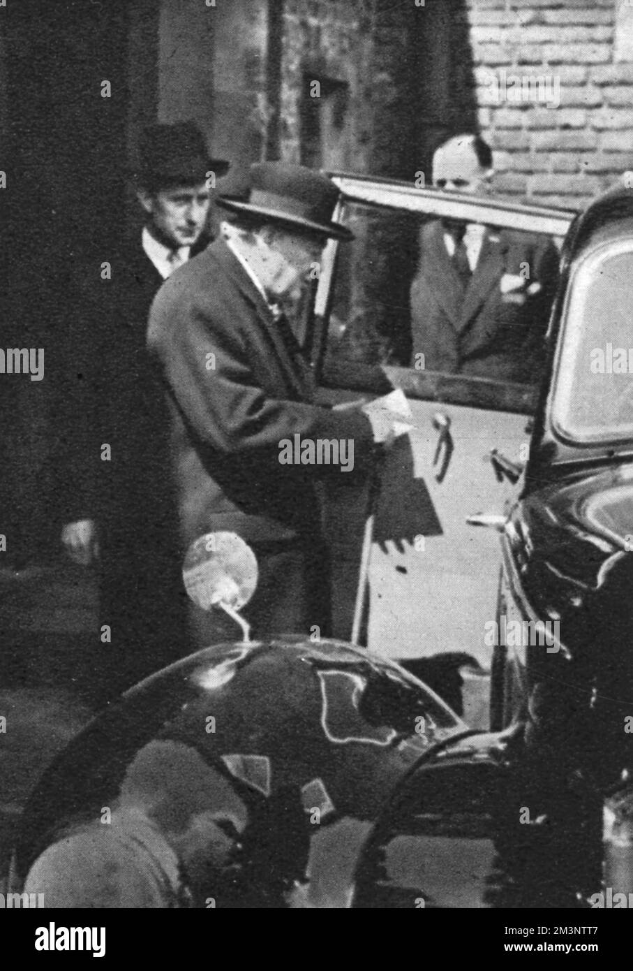 Das erste Treffen der Krönungskommission: Churchill Stockfoto