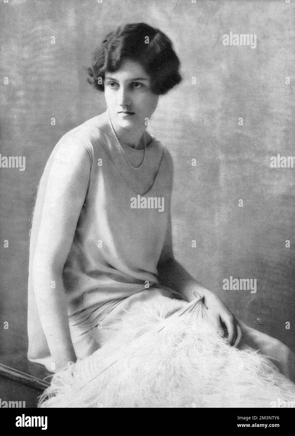 Marjorie Dora Goschen (geboren 1908), verheiratet, Ling - Tochter des Direktors der Bank of England, Kenneth Goschen. Auf dem Foto, als sie 1927 auf dem zweiten Hof der Saison vorgestellt wurde. Datum: 1927 Stockfoto