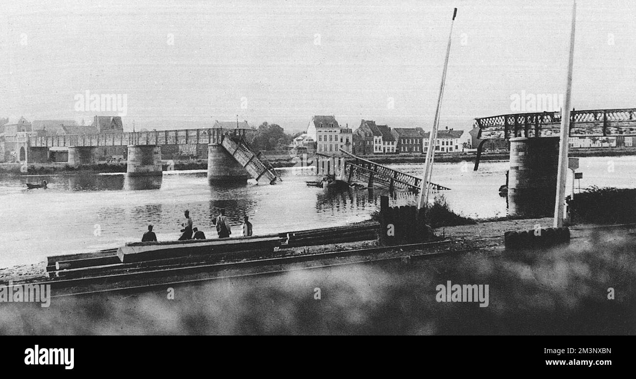 Das Wrack der Eisenbrücke über die Maas in der belgischen Stadt Vis&#x9b20;wurde von den belgischen Verteidigern in die Luft gejagt, um den deutschen Vormarsch vom 1914. August zu verhindern Stockfoto
