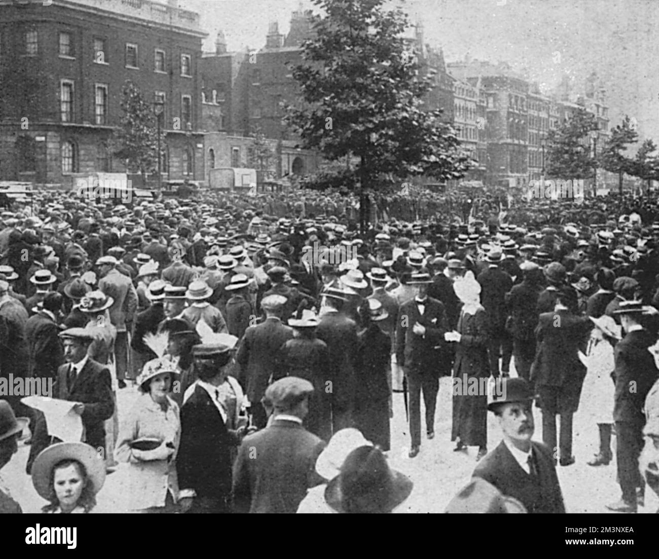 Londoner Menschenmenge in der Nähe des Parlaments Stockfoto