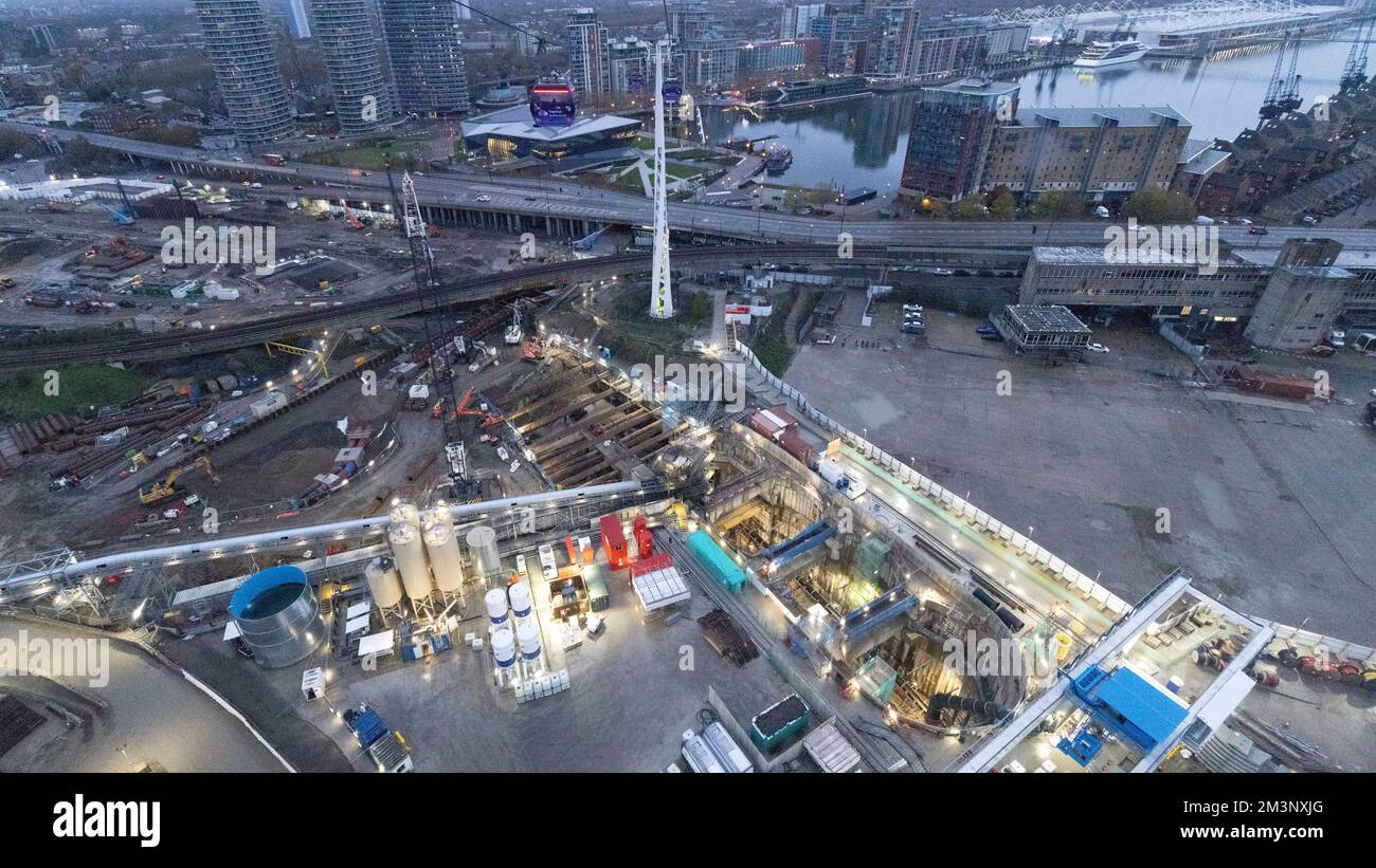 Die Londoner Seilbahn, auch als IFS Cloud Cable Car bekannt, verkehrt auf der anderen Seite der Themse in Greenwich. Aufnahme am 27.. November 2022. © Belinda Jiao jiao. Stockfoto