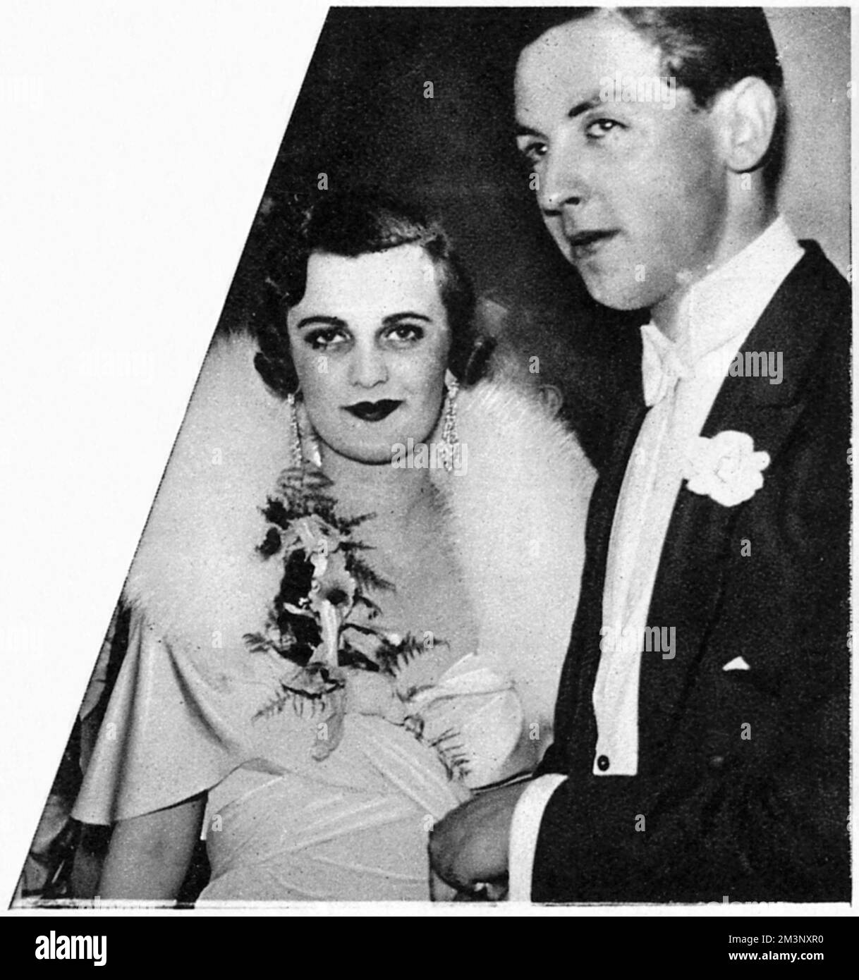 Miss Margaret Whigham (1912 - 1993), später Mrs. Charles Sweeny und dann Herzogin von Argyll, die während der Londoner Saison 1932 beim Abendessen von hundert Gastgebern im Park Lane Hotel zu sehen waren. Bei ihr ist Sir Robert Throckmorton, 11. Baronet (1908-1989). Datum: 1932 Stockfoto