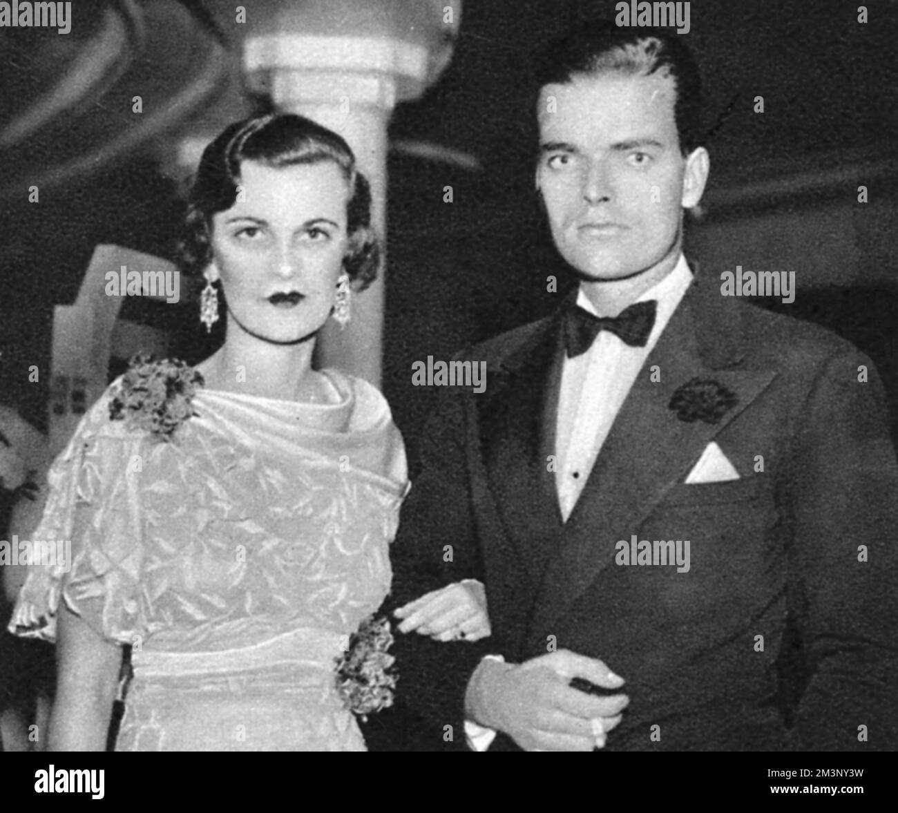 Mr. Charles Sweeny mit seiner Frau, der ehemaligen Miss Margaret Whigham (spätere Herzogin von Argyll), gesehen in der Eröffnungsnacht des Cafe de Paris, eines der angesagtesten Nachtlokale Londons in den 1930er Jahren. Datum: 1933 Stockfoto