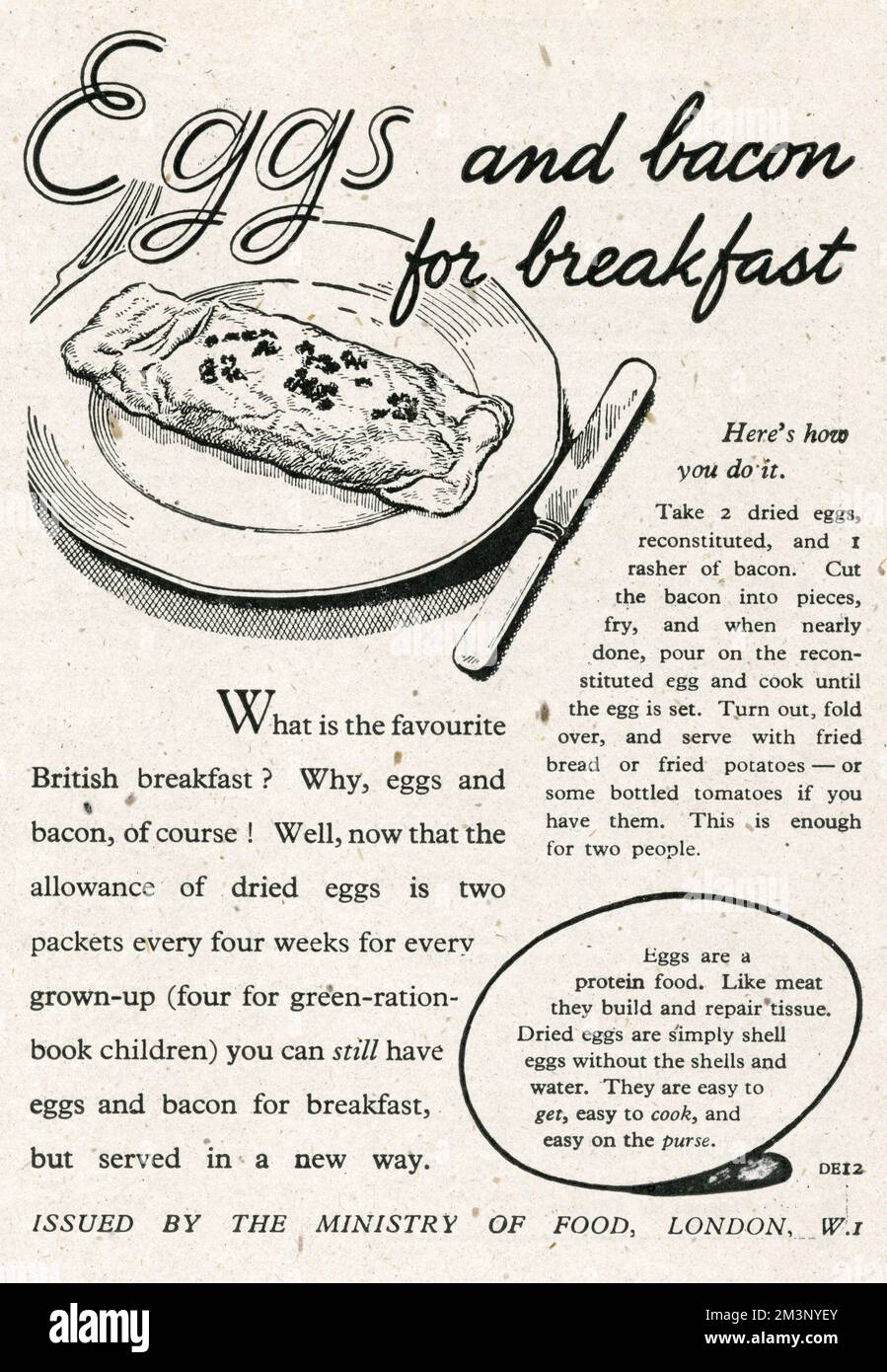 „Eier und Speck zum Frühstück“. Was ist das beliebteste britische Frühstück? Eier und Speck natürlich! Nun, da das Taschengeld für getrocknete Eier zwei Päckchen alle vier Wochen für jeden Erwachsenen beträgt (vier für Kinder mit grüner Ration), kann man noch Eier und Speck zum Frühstück haben, aber auf eine neue Art serviert werden. 1945 Stockfoto