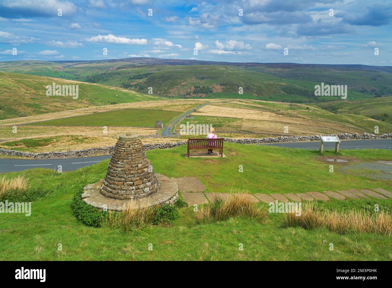 Aussichtspunkt Cliff Gate Road am Buttertubs Pass (zwischen Thwaite und Hawes). In Richtung Thwaite in Swaledale. Yorkshire Dales, Großbritannien Stockfoto