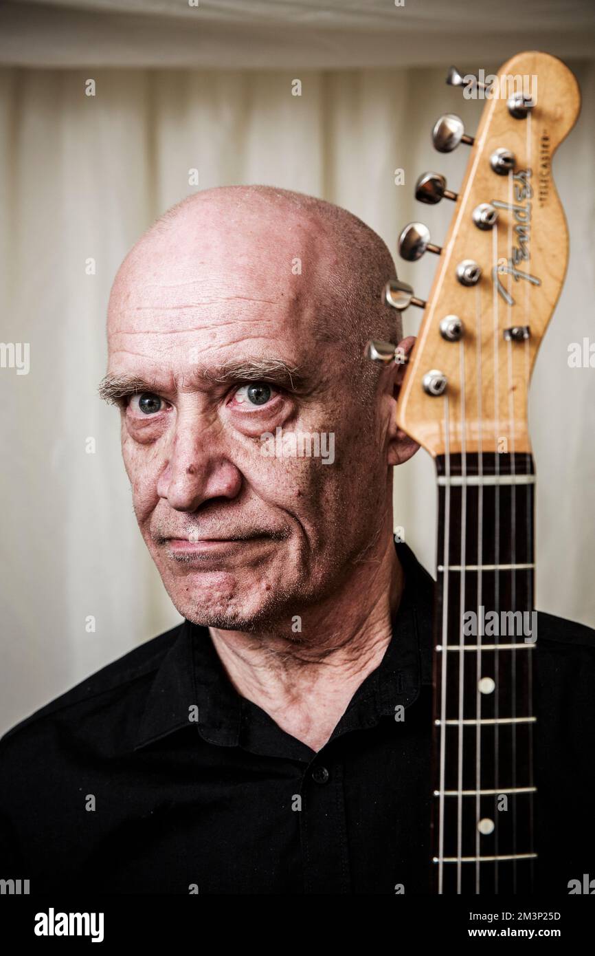 Wilko Johnson hinter der Bühne beim Rock Against Cancer Festival, Wiltshire. Stockfoto