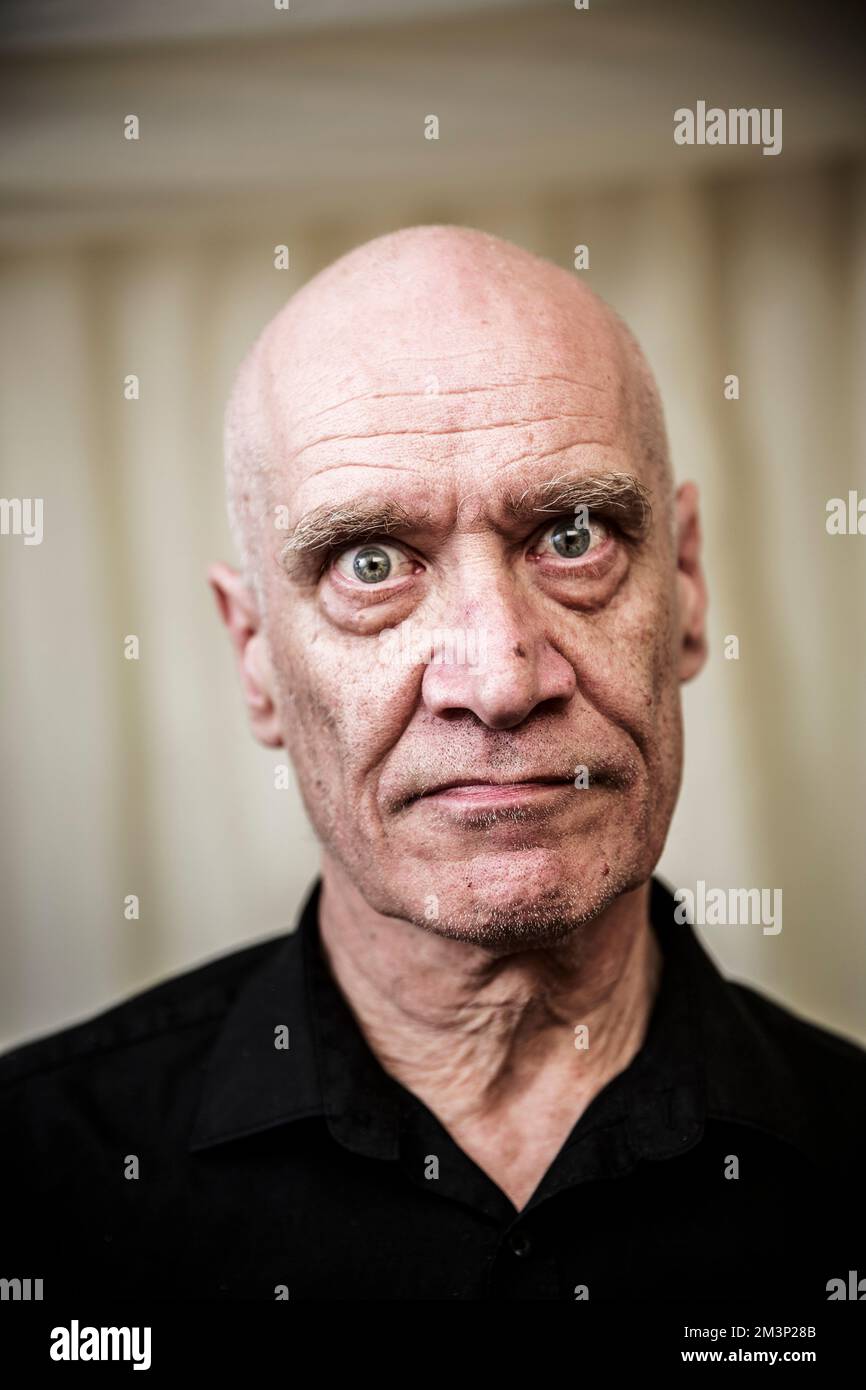 Wilko Johnson hinter der Bühne beim Rock Against Cancer Festival, Wiltshire. Stockfoto