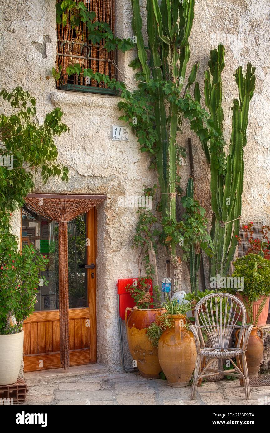 Blick auf die Straße in der Altstadt von Polignano a Mare, Apulien, Italien Stockfoto