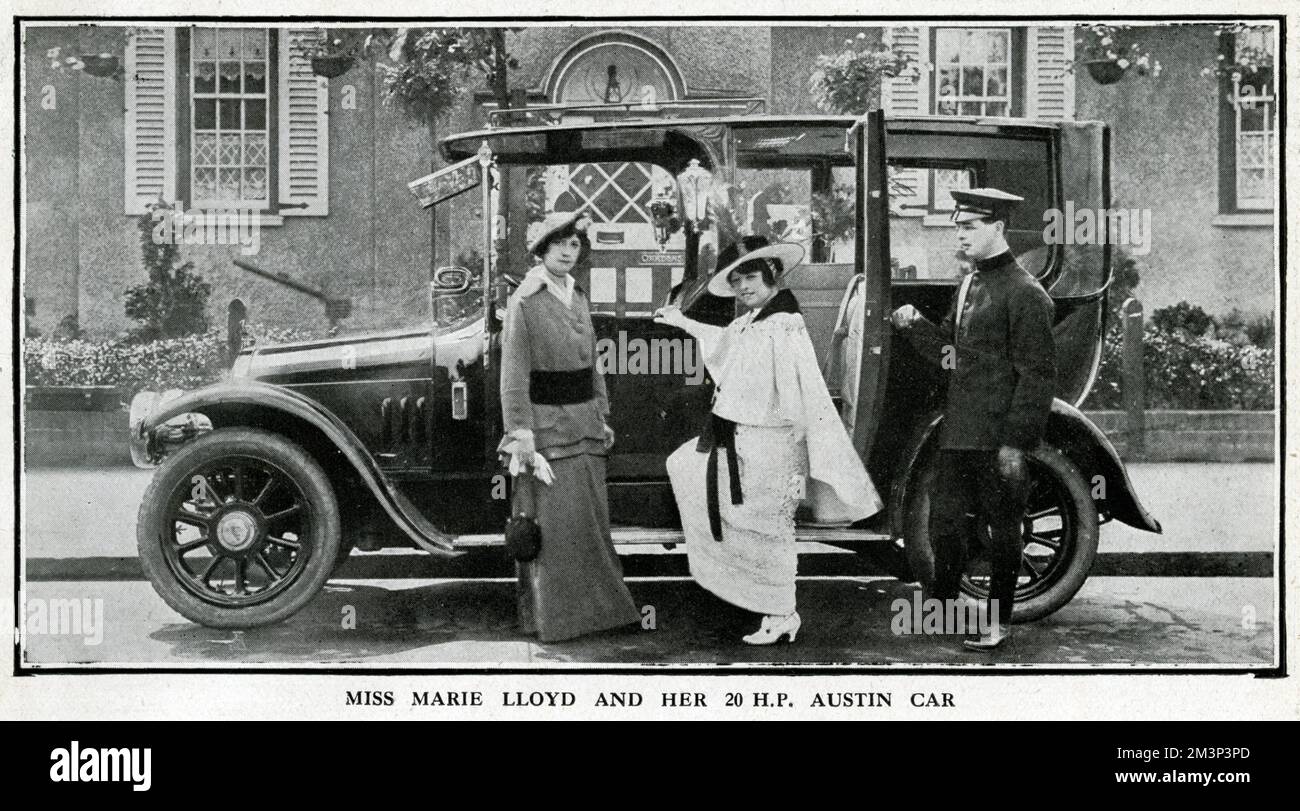 Marie Lloyd, geboren Matilda Alice Victoria Wood (1870-1922), britische Musiksängerin, Entertainerin und Comedienne, wurde hier gesehen, als sie in ihr Austin-Auto mit 20 ps einstieg. Datum: 1914 Stockfoto