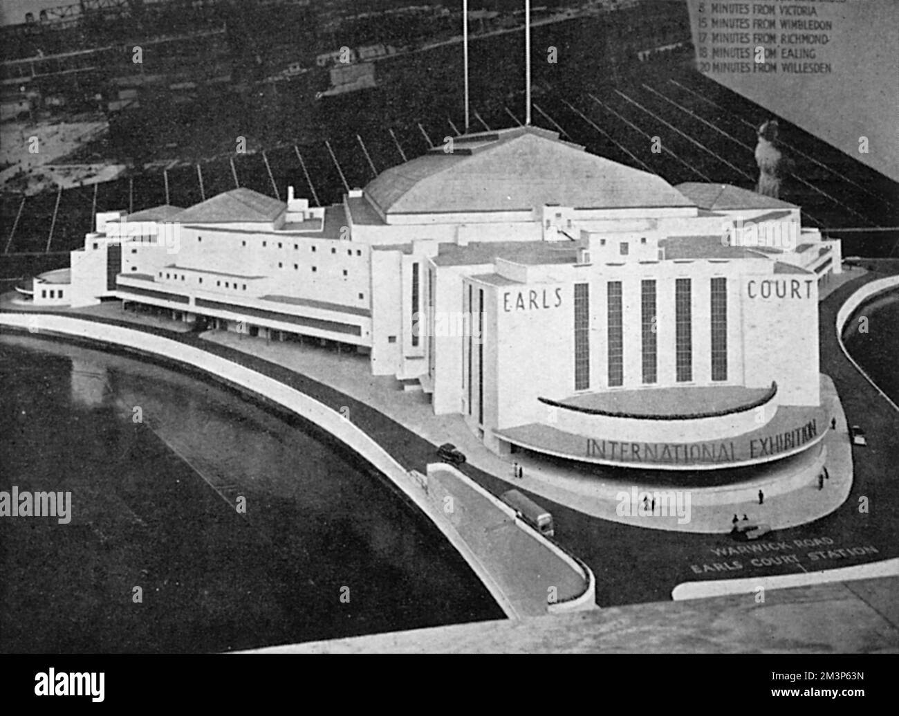 Ein Architektenmodell des Earl's Court Exhibition Centre in London zum Zeitpunkt des Baus im Jahr 1937, das seine Art déco-Fassade zeigt. Datum: 1937 Stockfoto