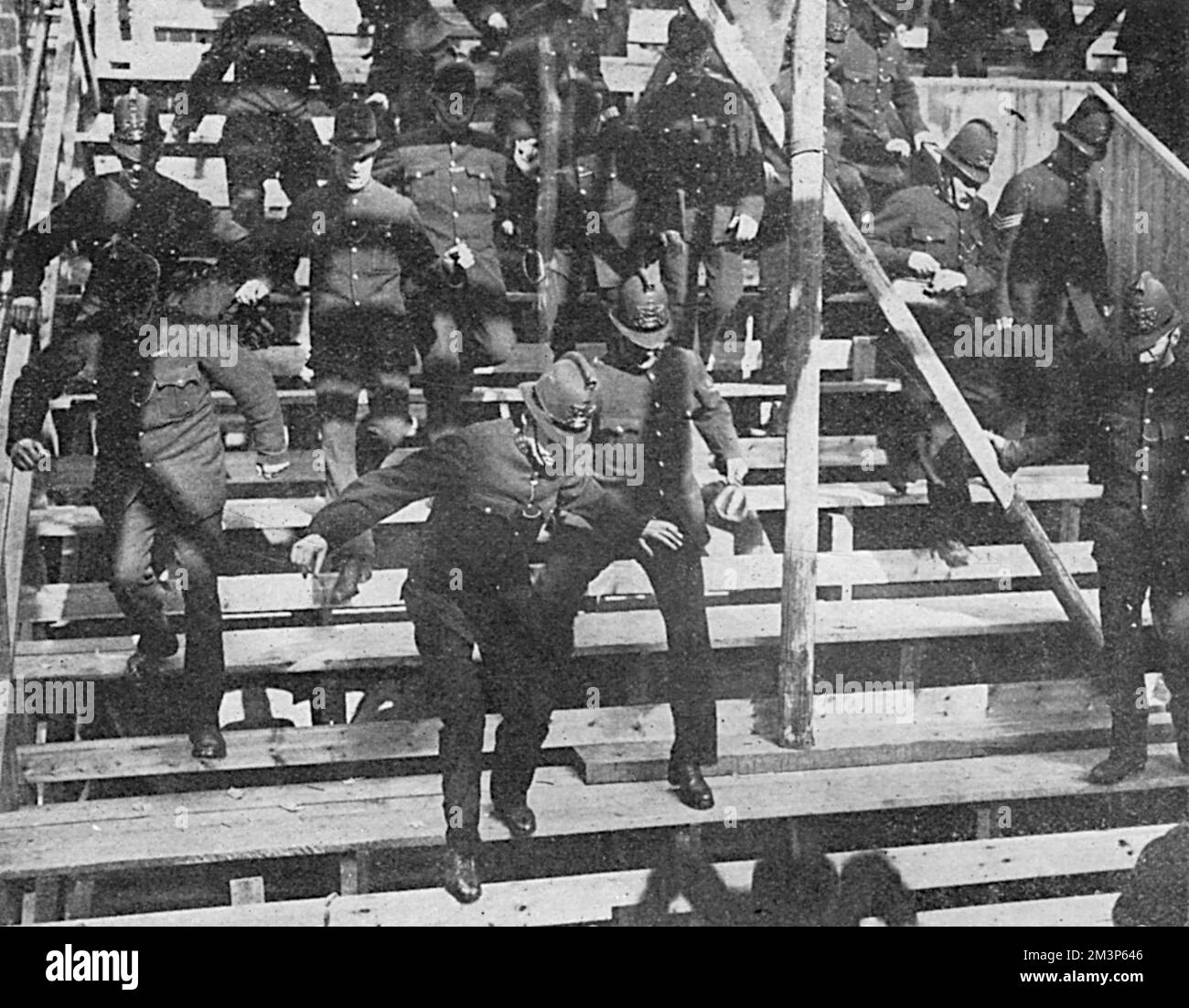 200 Polizisten-Teststände vor der Krönung Stockfoto