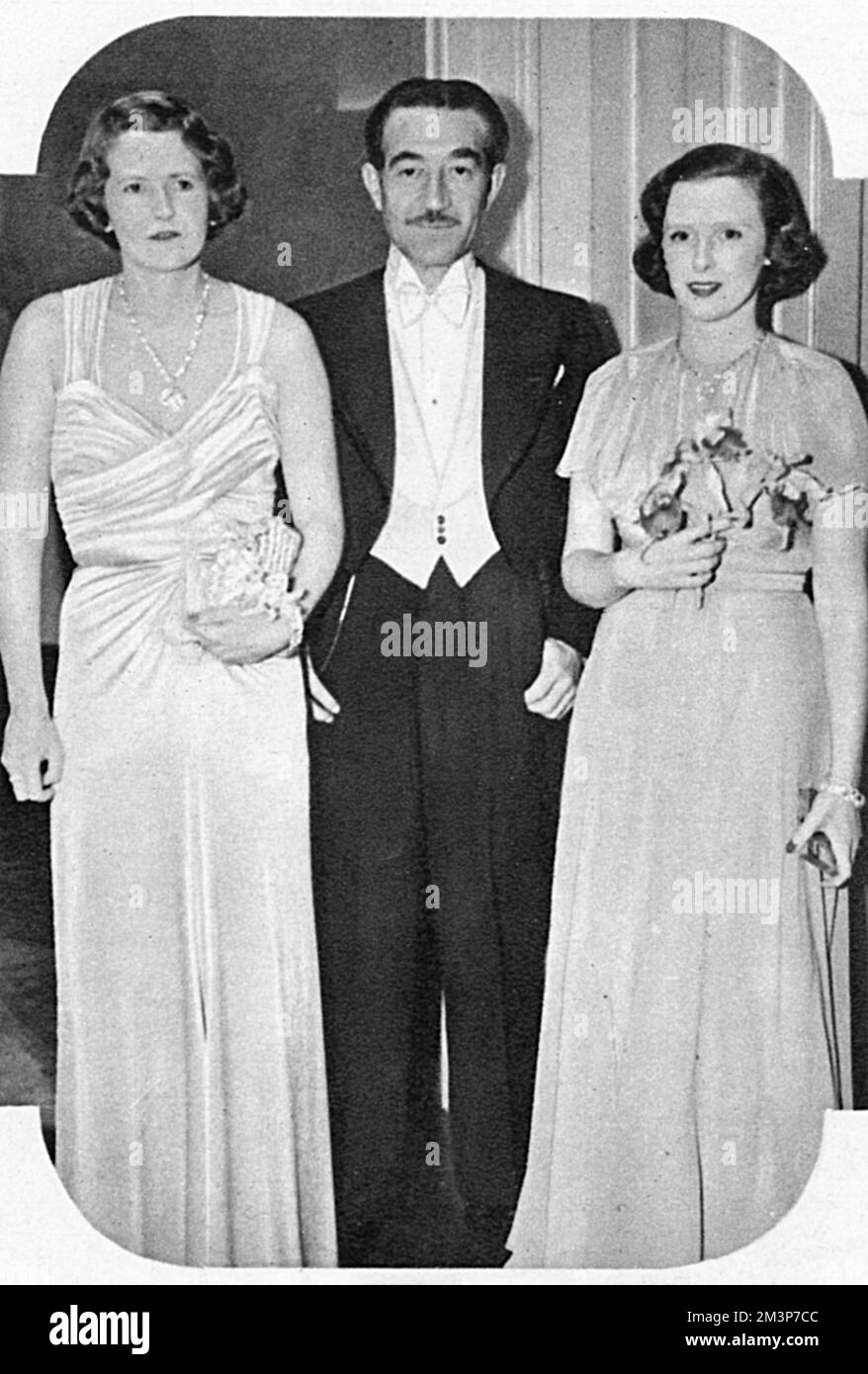 Michael Arlen mit Mrs. Musker und Mrs. Stanley-Clarke Stockfoto