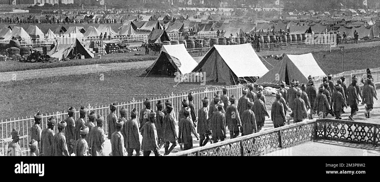 Die Ankunft der indischen Expeditionstruppe in Frankreich im Jahr 1914 : wie die Sikhs und Gurkhas 4500 Meilen von Indien nach Marseille gereist sind. Die Ankunft der indischen Truppen im Lager in Marseille. Stockfoto