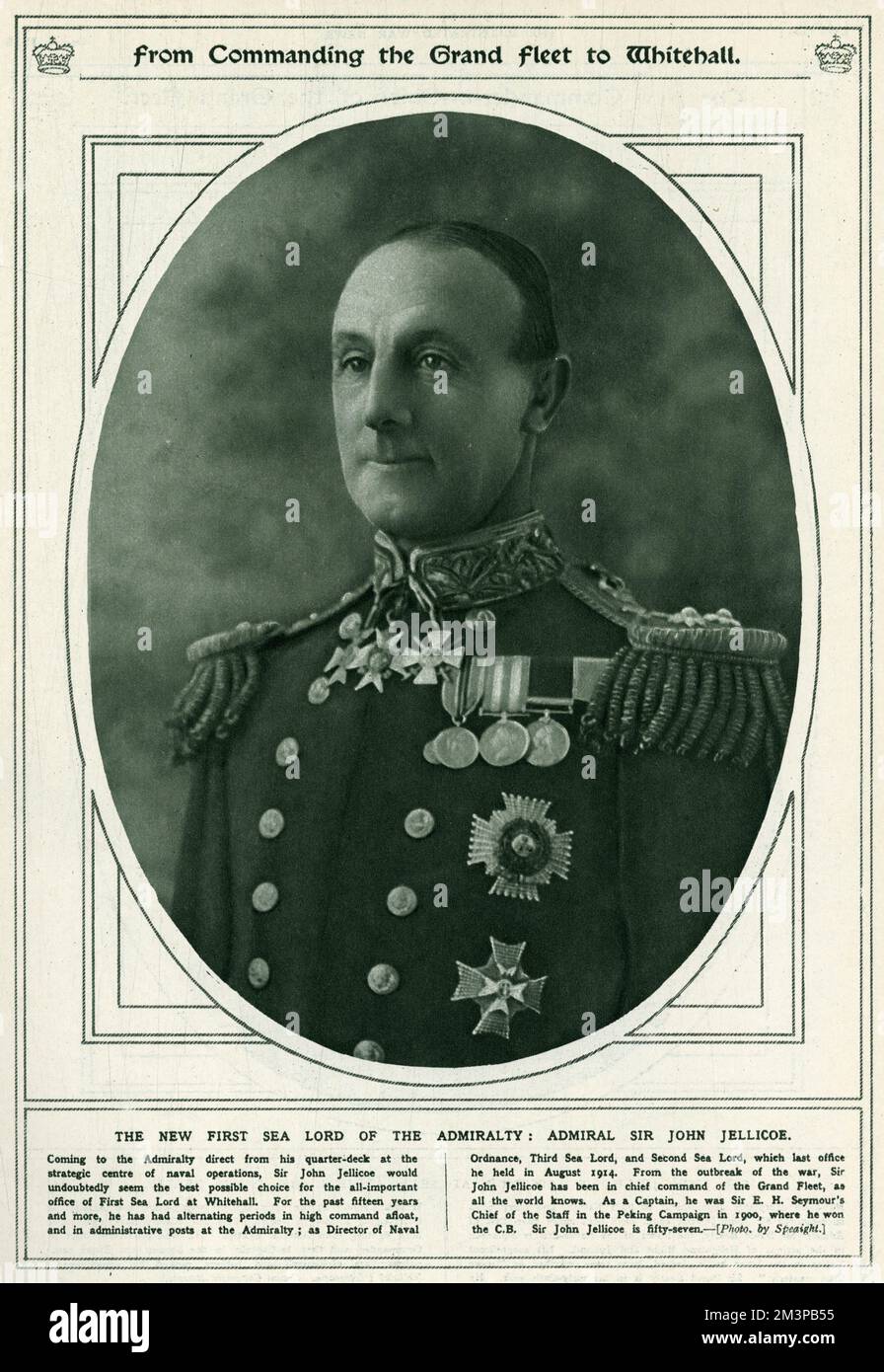 Admiral Sir John Rushworth Jellicoe, 1. Earl Jellicoe (1859-1935), Oberbefehlshaber der britischen Flotten im Jahr 1914. Obwohl Jellicoe während der Schlacht von Jütland dafür kritisiert wurde, dass es nicht gelungen ist, die deutsche Marine kategorisch zu besiegen, gelang es Jellicoe, die deutsche Bedrohung für den Rest des Krieges zu neutralisieren. Er wurde 1916 zum 1.. Seelord der Admiralität, wurde 1919 zum Admiral der Flotte befördert und wurde 1920 Gouverneur Neuseelands. Er wurde 1918 in Anerkennung seiner Dienste während des Ersten Weltkriegs 1916 von Viscount Jellicoe aus Scapa gegründet Stockfoto