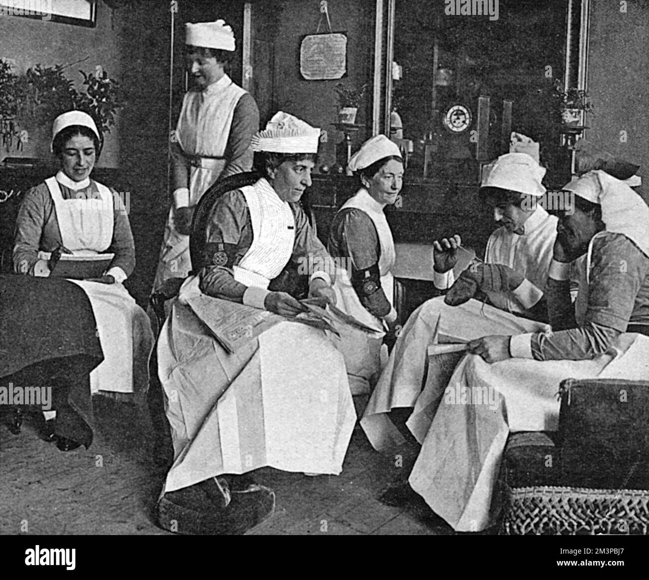 VAD-Matron und Krankenschwestern in einem französischen Krankenhaus, 1. Weltkrieg Stockfoto