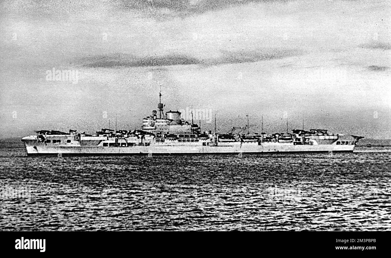 H.M.S.FORIDABLE, ein berühmter Flugzeugträger der britischen Royal Navy, wurde 1939 gestartet und im November 1940 in Betrieb genommen. Im März 1941 nahm sie an der Schlacht von Kap Matapan vor der griechischen Küste Teil, die zum Untergang mehrerer italienischer Kriegsschiffe führte. Datum: 1941 Stockfoto