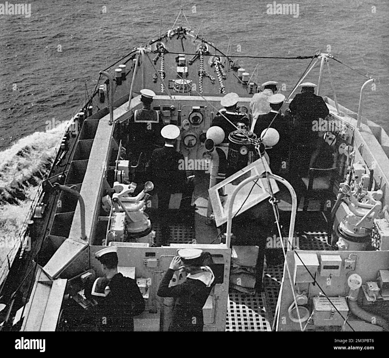 Ein Blick auf die Brücke von H.M.S. Warspite, von wo aus Admiral Andrew Cunningham als sein Flaggschiff die Aktionen der Royal Naval während des Einsatzes mit der italienischen Marine in der Schlacht von Cape Matapan überwachte. Datum: 27.-29. März 1941 Stockfoto