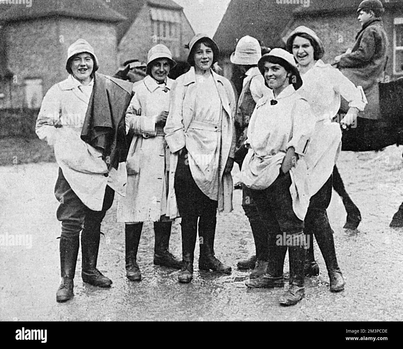 Landmädchen auf einer Surrey Farm, 1. Weltkrieg Stockfoto