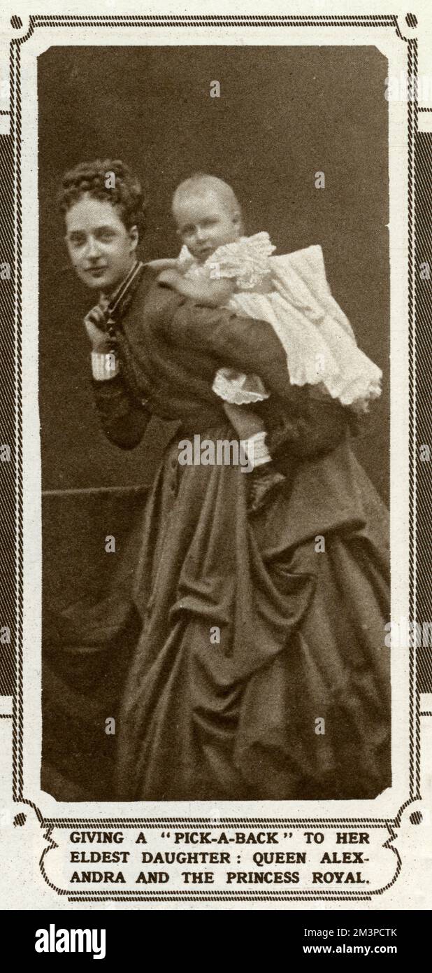 Prinzessin Alexandra von Wales, später Königin Alexandra, ist mit Edward VII verbunden und gibt ihrer ältesten Tochter Prinzessin Louise einen Pick-a-Back. Datum: Ca. 1867 Stockfoto