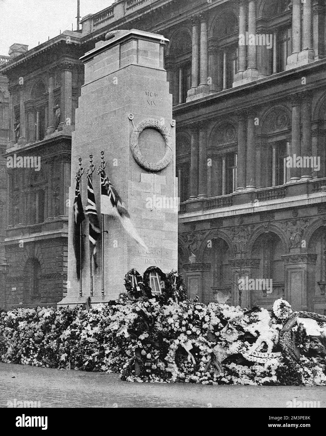 Das Cenotaph mit Blumen, November 1920 Stockfoto