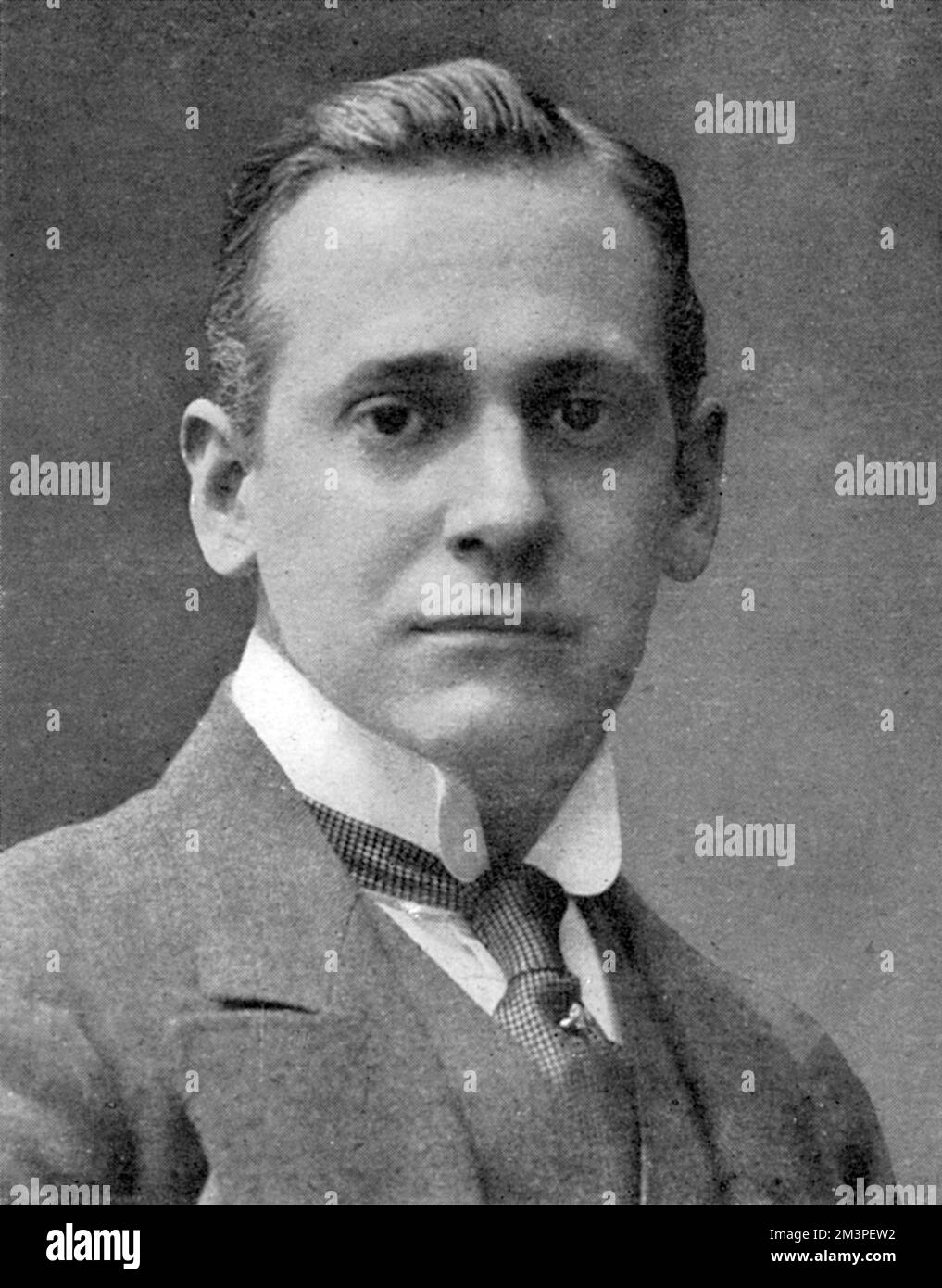 Charles Gulliver, Theaterproduzent, Impresario und Geschäftsführer des London Palladium während des Ersten Weltkriegs und 1920er. Gulliver organisierte und gab 300 Aufführungen und Konzerte während des Krieges für verschiedene Wohltätigkeitsorganisationen im Palladium und seinen anderen Theatern, wodurch 112.000 aufgebracht wurden. Er hat alle Ausgaben ganz allein getragen. Der Palladium Cigarette and Comforts Fund schickte 23.000.000 Zigaretten an die Truppen und sammelte 6000 für das Britische Rote Kreuz während ihres speziellen Spendenmonats. Datum: 1918 Stockfoto