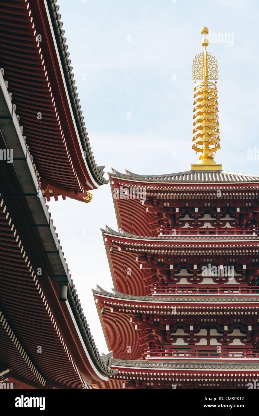 Der antike buddhistische Tempel Senso-ji, der älteste und bedeutendste Tempel in Asakusa, Tokio, Japan. Stockfoto