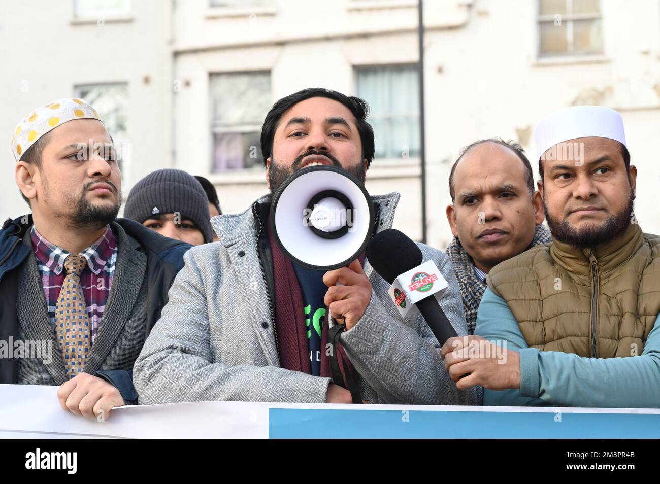 London, Großbritannien. 16.. Dezember 2022 Demokratie ist der Fluch der Farbigen, die Menschen schreien, dass Demokratie ein weiteres nationales Chaos im Land sei. Warum protestiert Bangladesch in Übersee gegen die Verhaftung des Oppositionsführers und der Ameer von Bangladesch Jamaat-e Islami Dr. Shafiqur Rahman durch das faschistische Awami-Regime? Leider wird heute im Dezember 16. auch "die Bangladesch-Awami-Liga - der 51.. Jahrestag des Sieges" stattfinden, anstatt zu feiern, dass sie für die so genannte Demokratie für einen Regimewechsel protestieren? Seltsamerweise scheint es auch das Interesse des Westens an der Demokratie zu sein Stockfoto