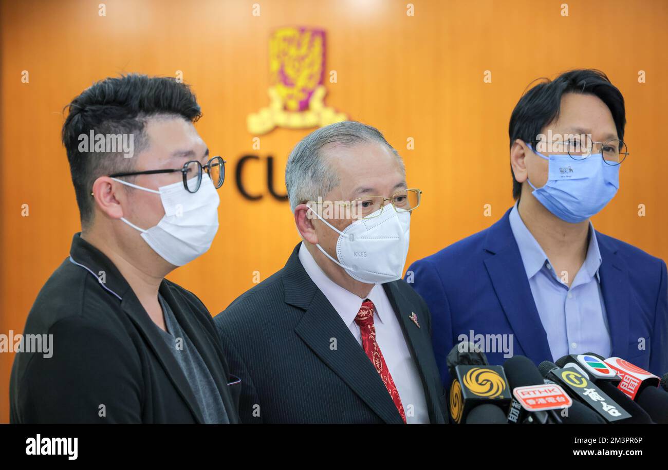 (L-R) Gesetzgeber Edward Lau Kwok-Fan; Tommy Cheung Yu-yan und Bill Tang Ka-piu treffen die Medien nach der ratstagung der Chinesischen Universität Hongkong (CUHK) in den Lernzentren der Schule für Fortbildung und Berufsstudien der Chinesischen Universität Hongkong (CUSCS) in Central. 25OCT22 SCMP / Gelee-Tse Stockfoto